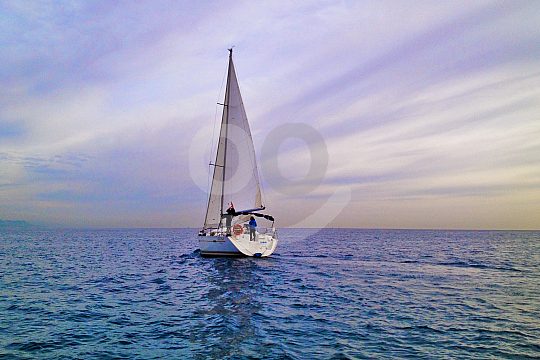 Sonnenuntergangs-Segeltörn in Barcelona
